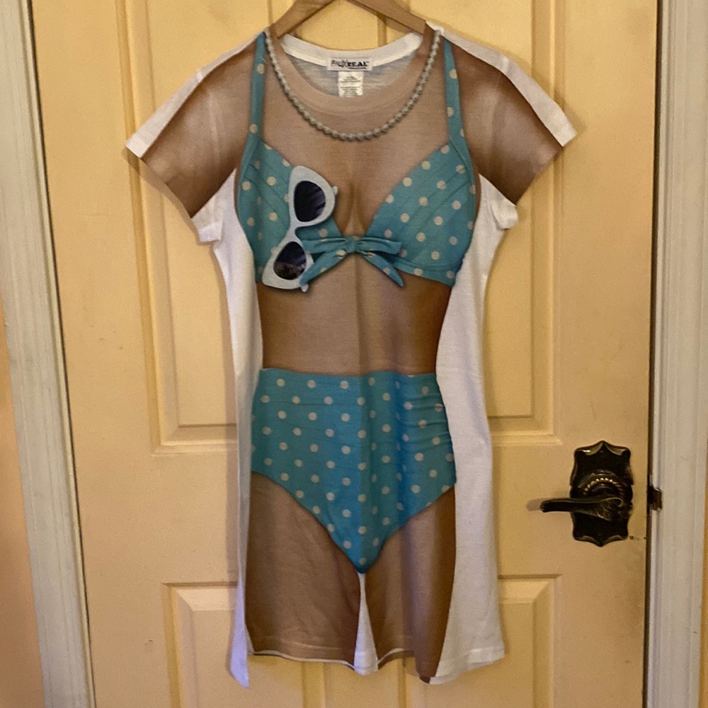 New FauxReal Novelty T-shirt Size M Bikini Babe
